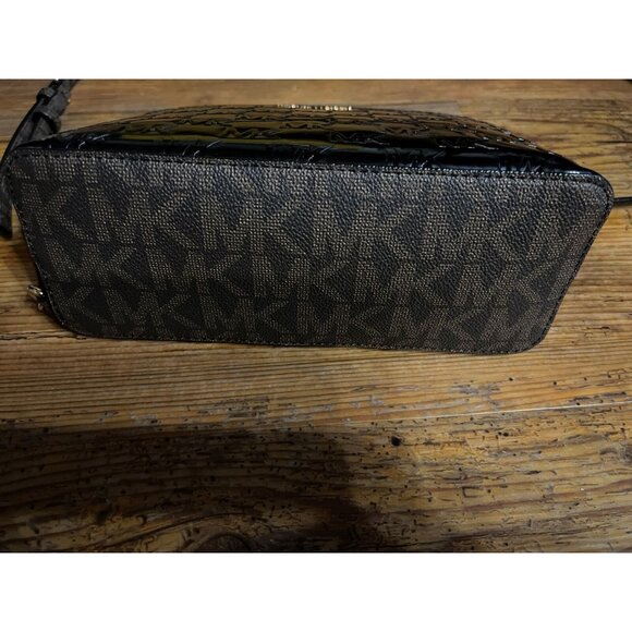 Michael Kors  Large Dome Shiny Embossed MK Logo Crossbody Bag Cindy New With Tag - Picture 4 of 4